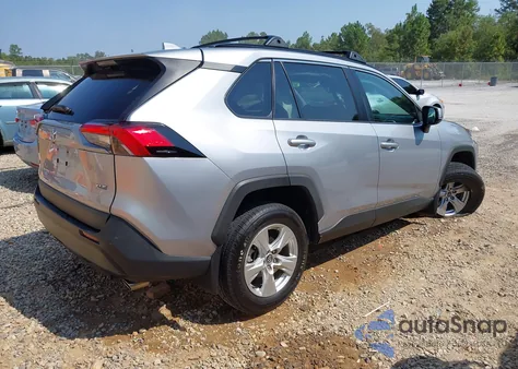 2021 Toyota Rav4 Xle z USA, uszkodzony, nr VIN 2T3W1RFV1MC097470
